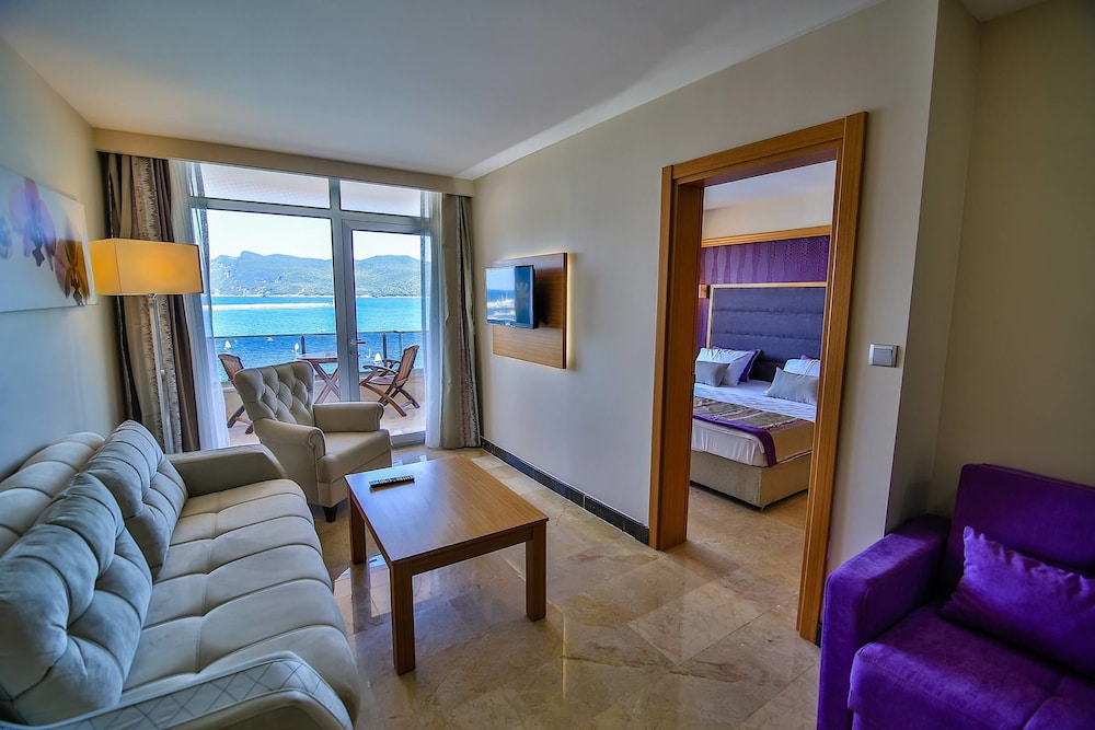 Deluxe Suite, Sea View photo 1