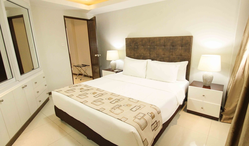 Superior Condo, 1 King Bed, Pool View photo 1