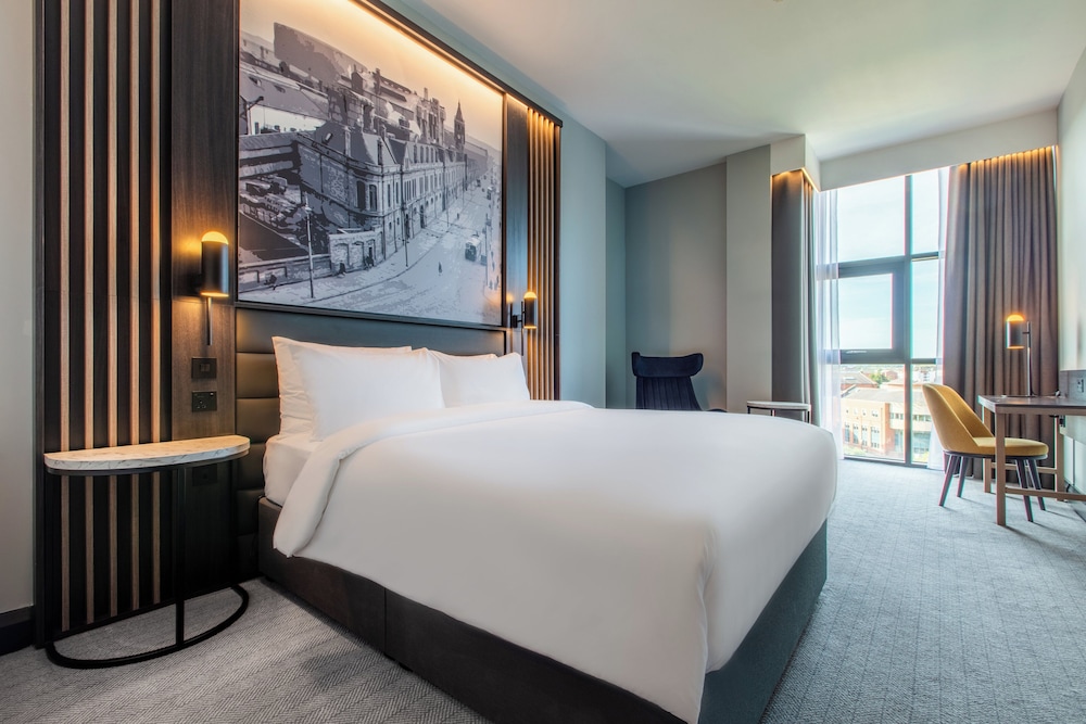 Grand Room, 1 King Bed - Photo 5