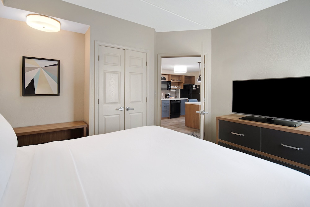 Suite, 1 Bedroom, Kitchen - Photo 1