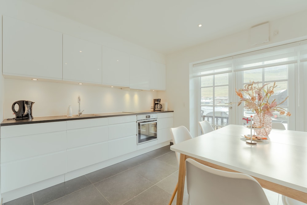House, 2 Bedrooms, Sea Facing photo 3