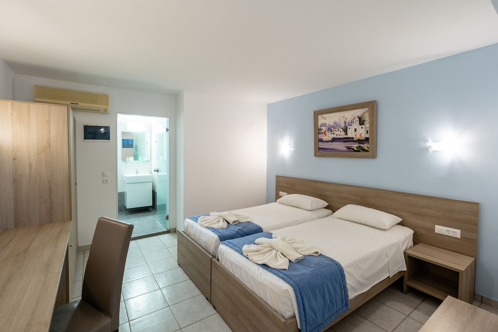 Family Quadruple Room - Photo 3