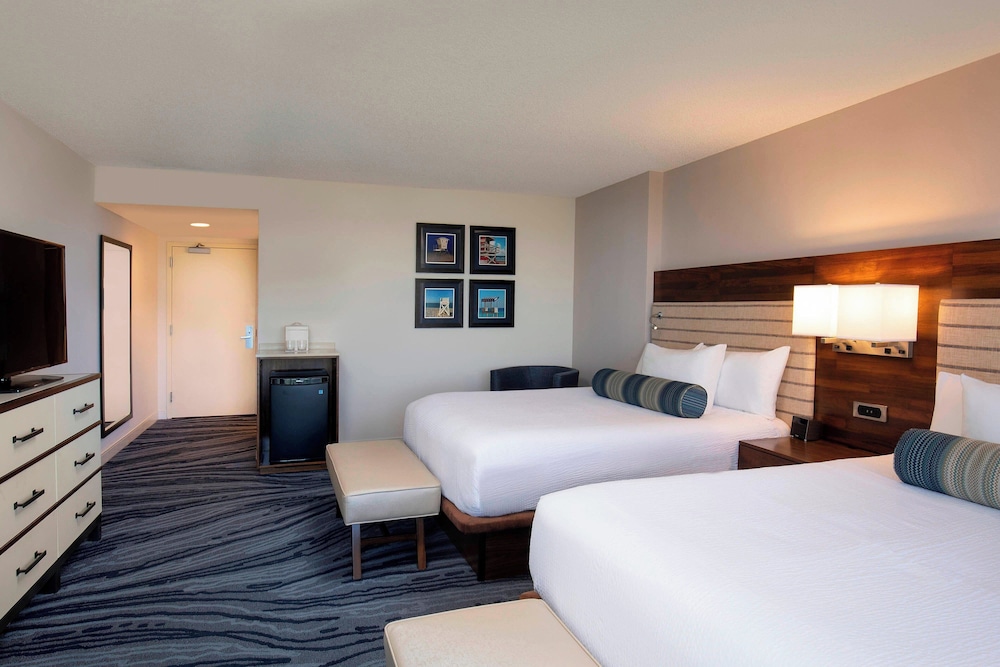 Room, 2 Queen Beds, Balcony photo 3