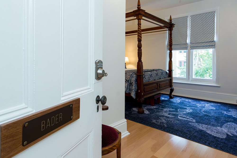 Room, 1 Queen Bed (Bader)