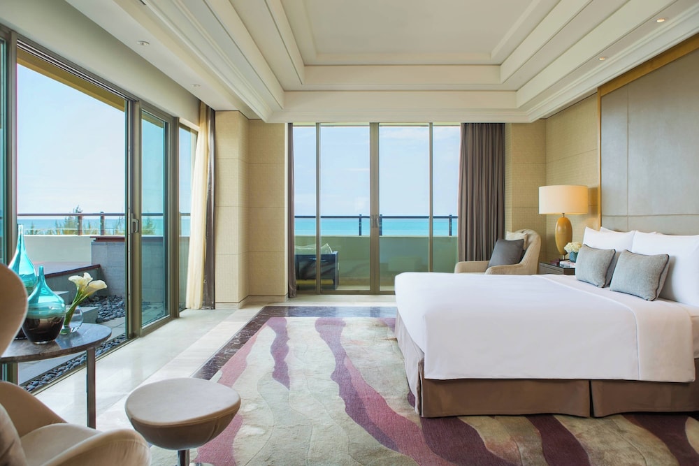 Suite, 1 Bedroom, Pool Access (Beachfront)