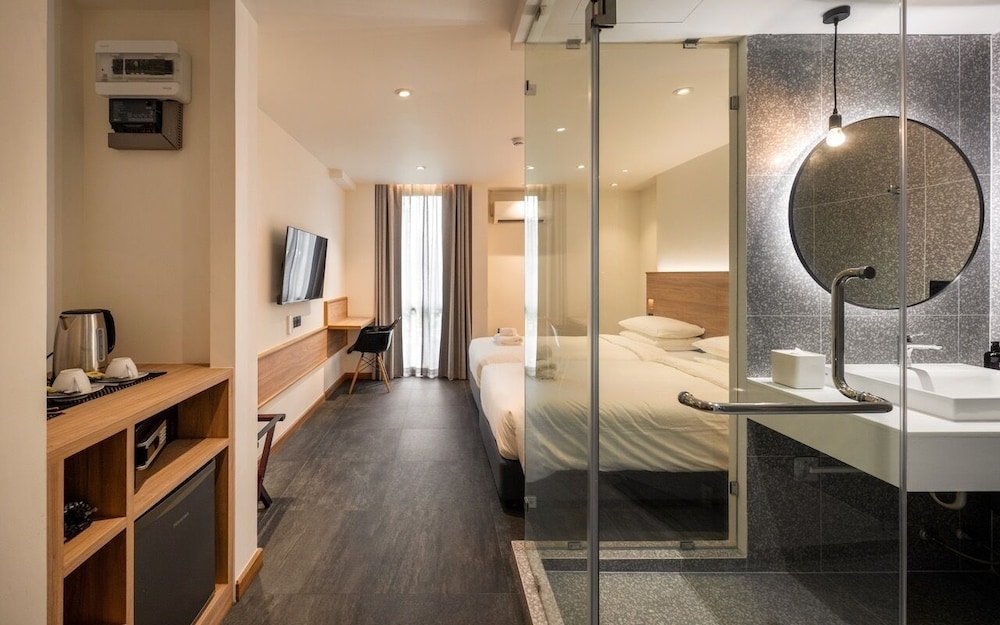Superior Room, 2 Twin Beds, Private Bathroom, City View photo 2