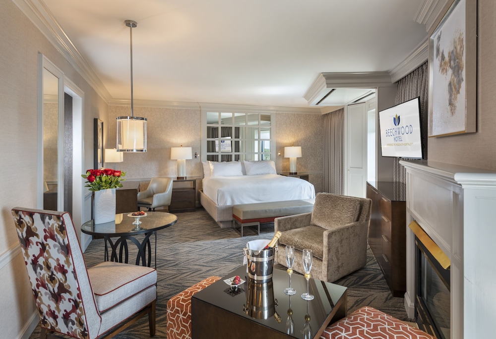 Suite, Fireplace - Photo 3