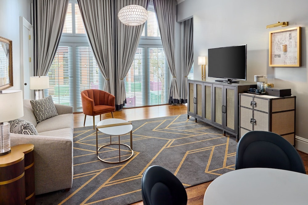 Suite, 1 Bedroom - Photo 3