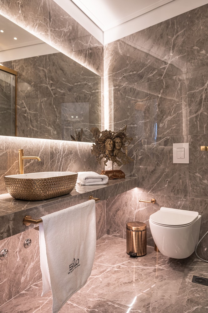 Luxury Apartment - Photo 22