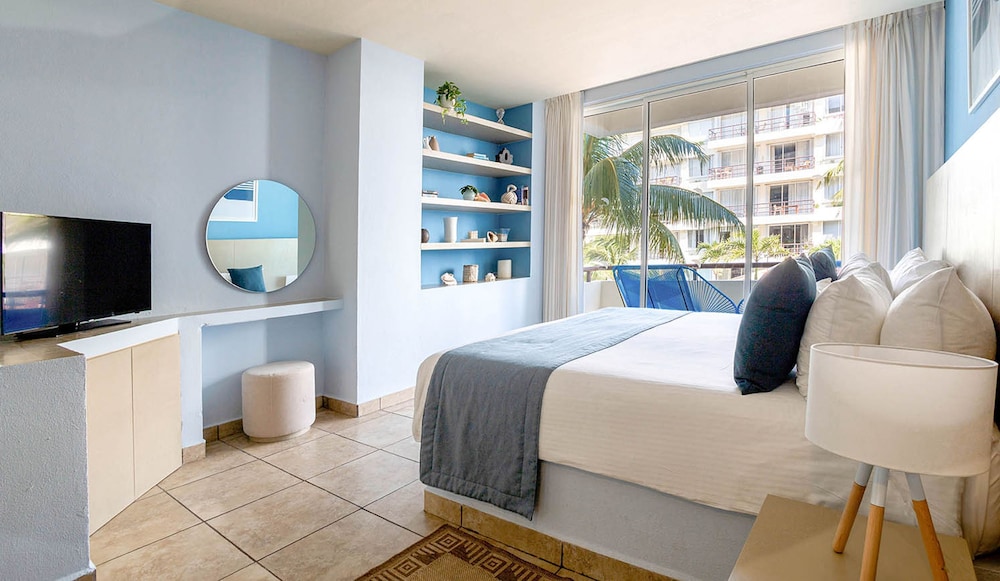 Suite, 1 Bedroom - Photo 1