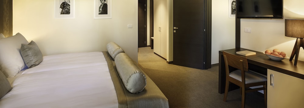 Family Room, 2 Bedrooms, Balcony photo 1