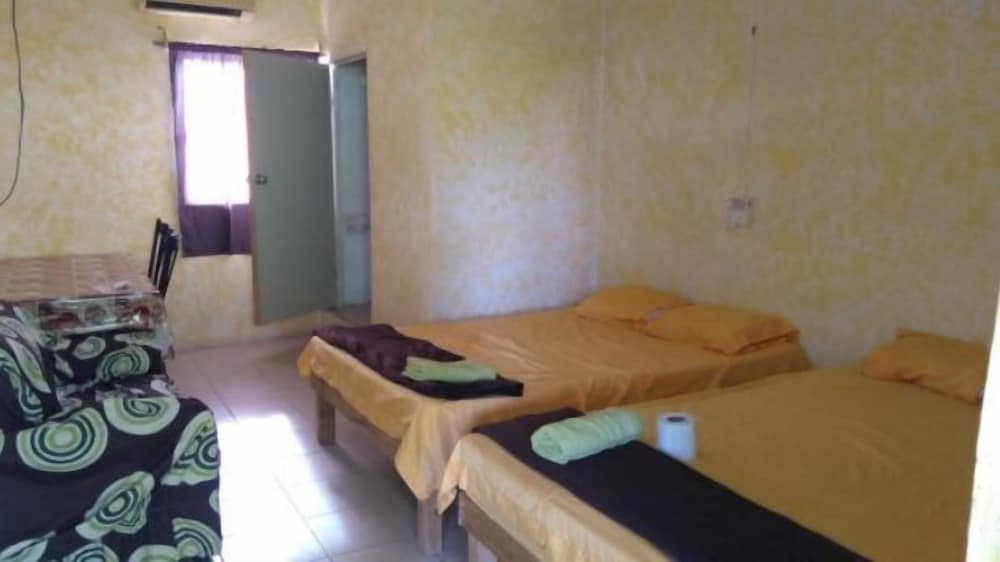 Basic Quadruple Room, 2 Double Beds photo 3