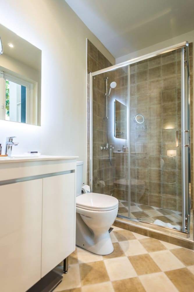 Standard Suite, Balcony - Photo 16