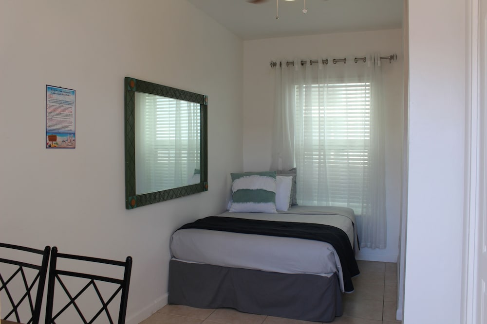 Studio, 1 Twin Bed, Partial Ocean View