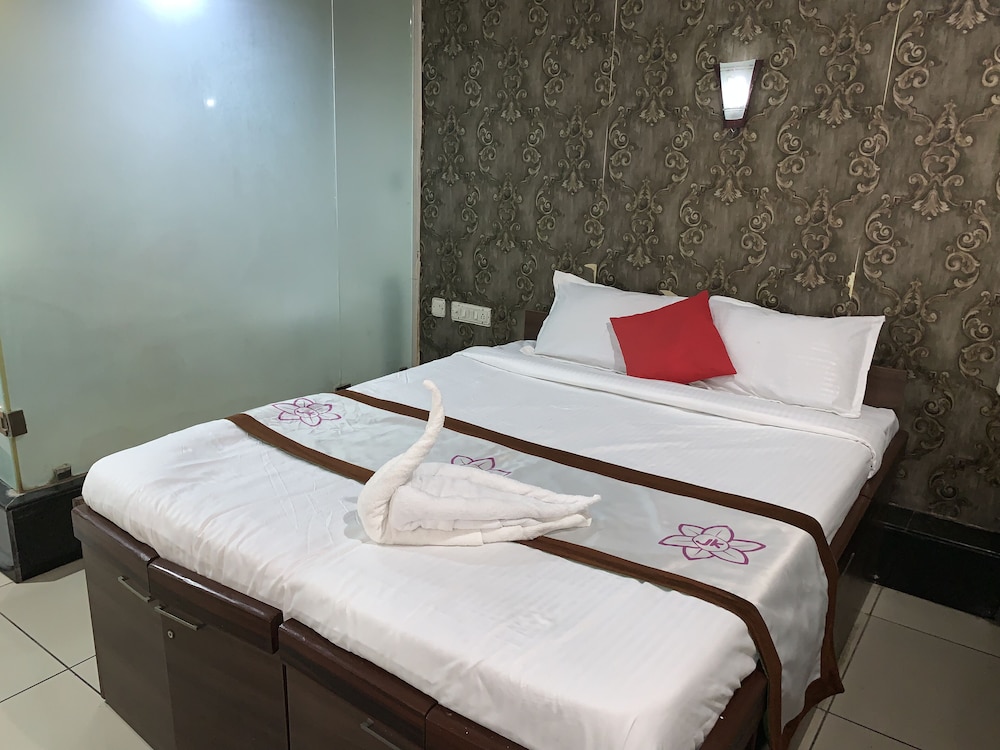 Deluxe Ac Room - Photo 8