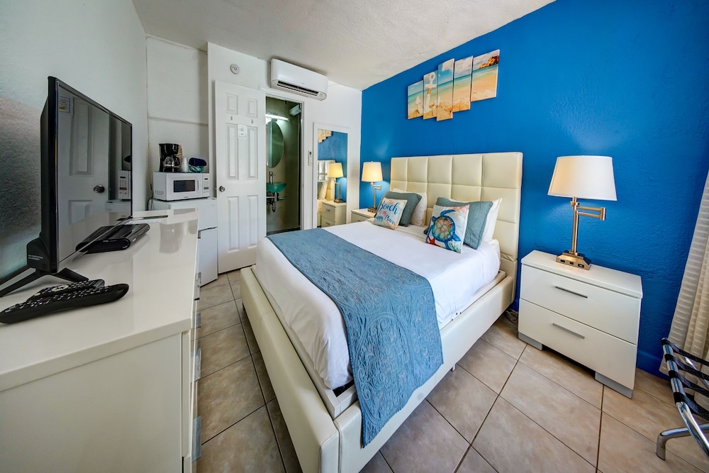 Small Queen Room