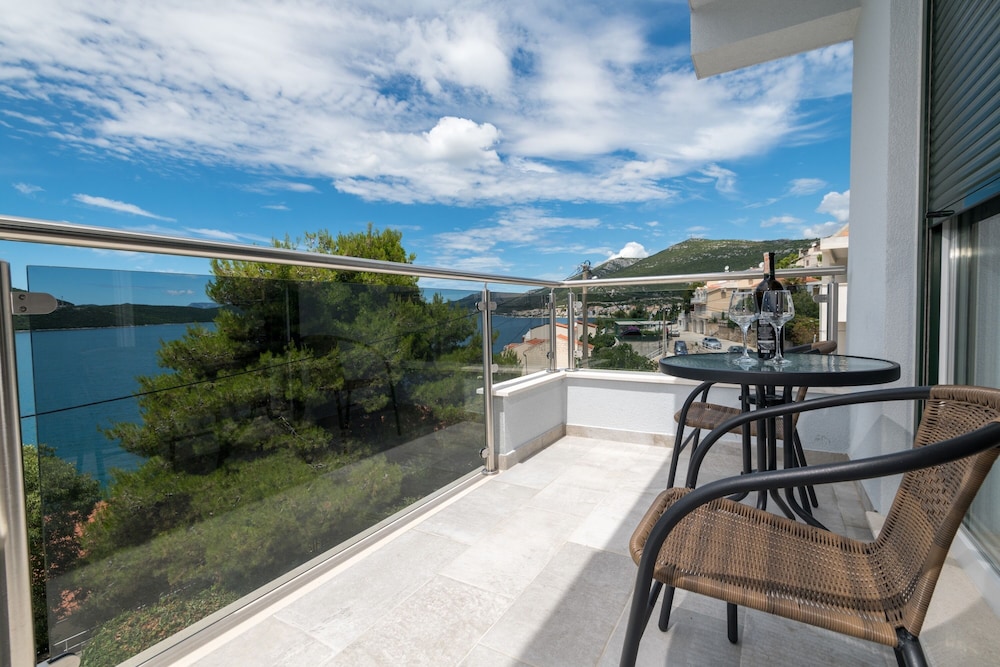 Apartment, 1 Bedroom, Sea View photo 3