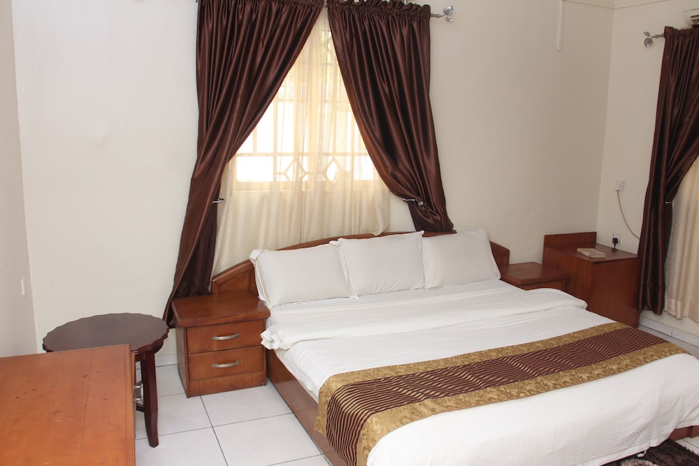 Luxury Apartment, 3 Bedrooms - Photo 1