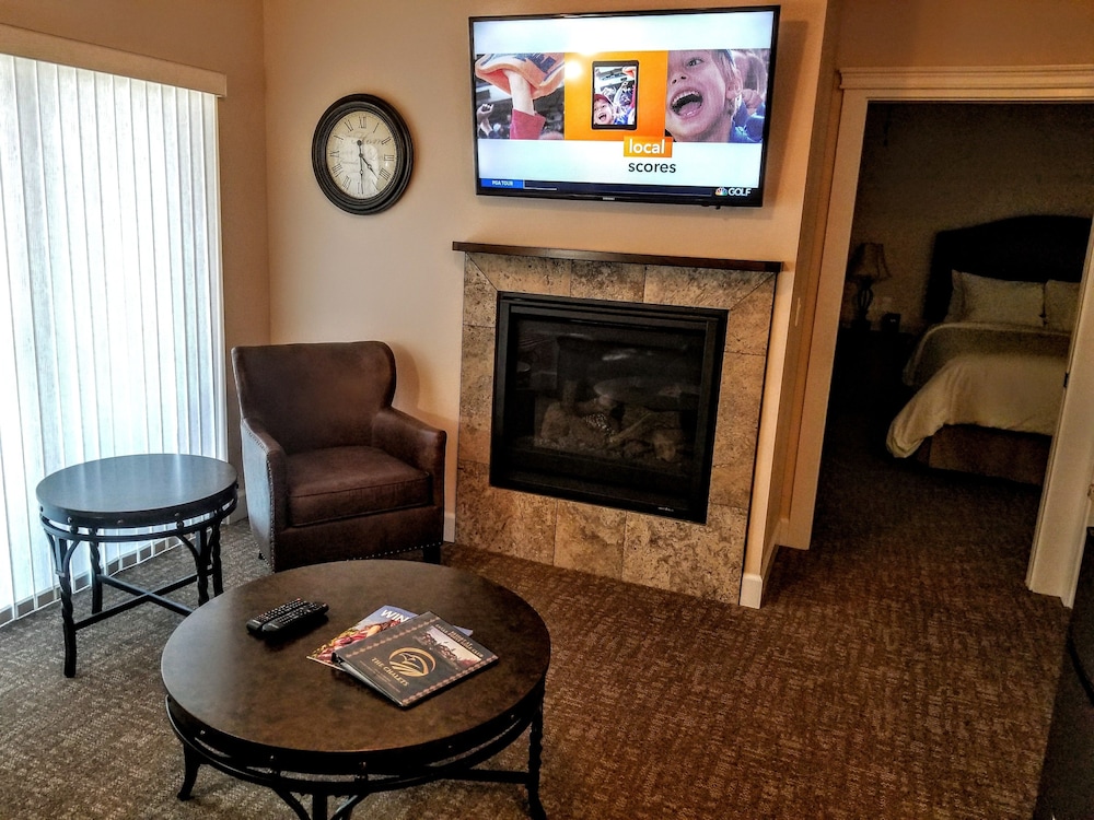 Superior Suite, 2 Queen Beds, Fireplace, Golf View photo 3
