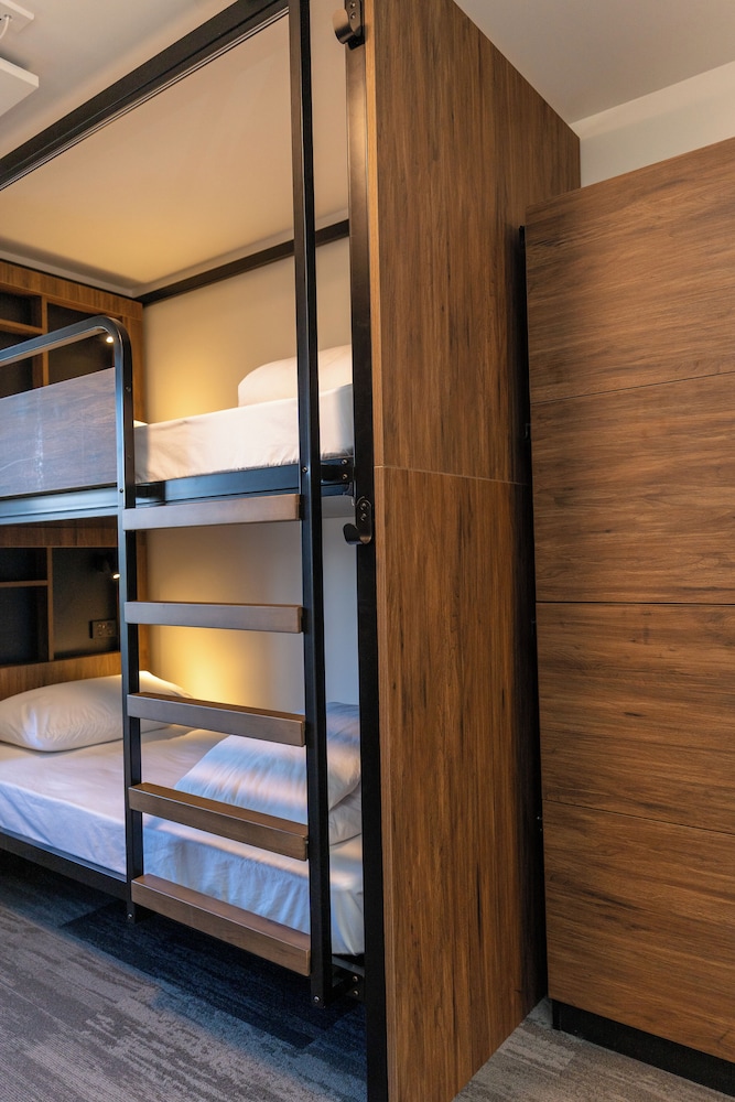 Bed in 8 Bed Dorm Ensuite - Photo 2