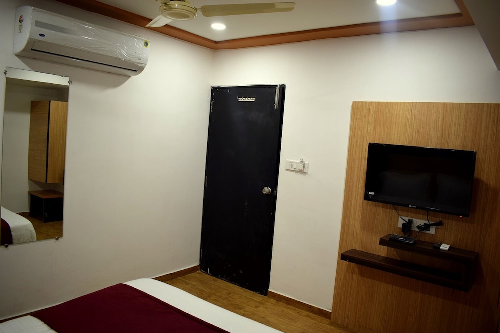 Deluxe Room - Photo 5