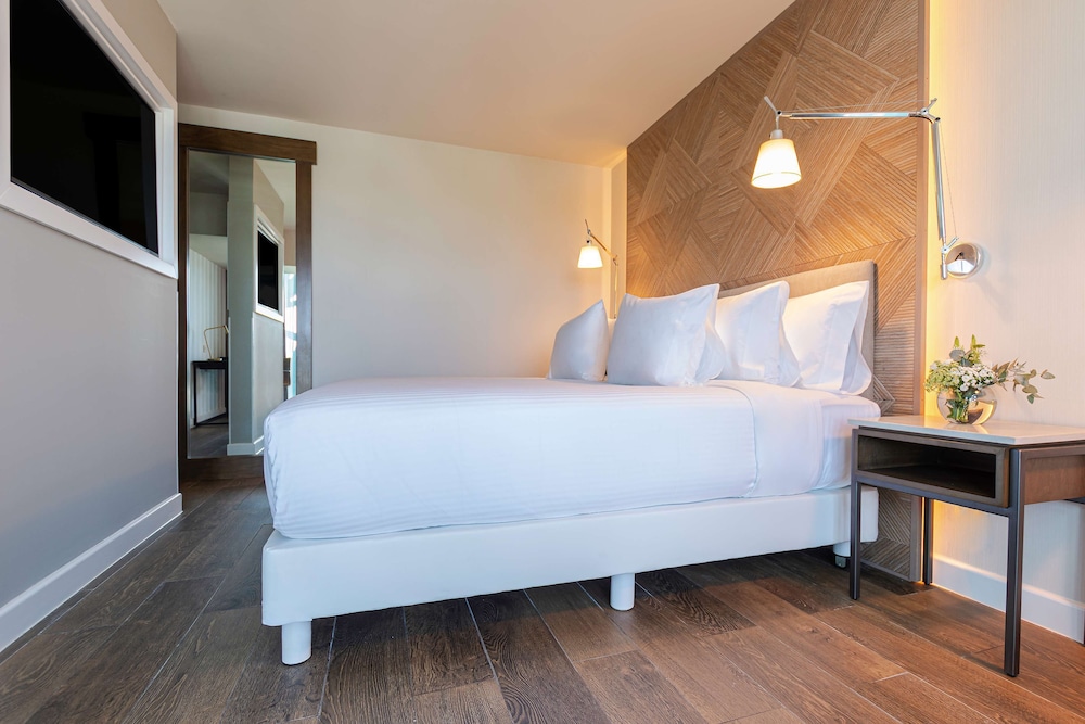 Available room
