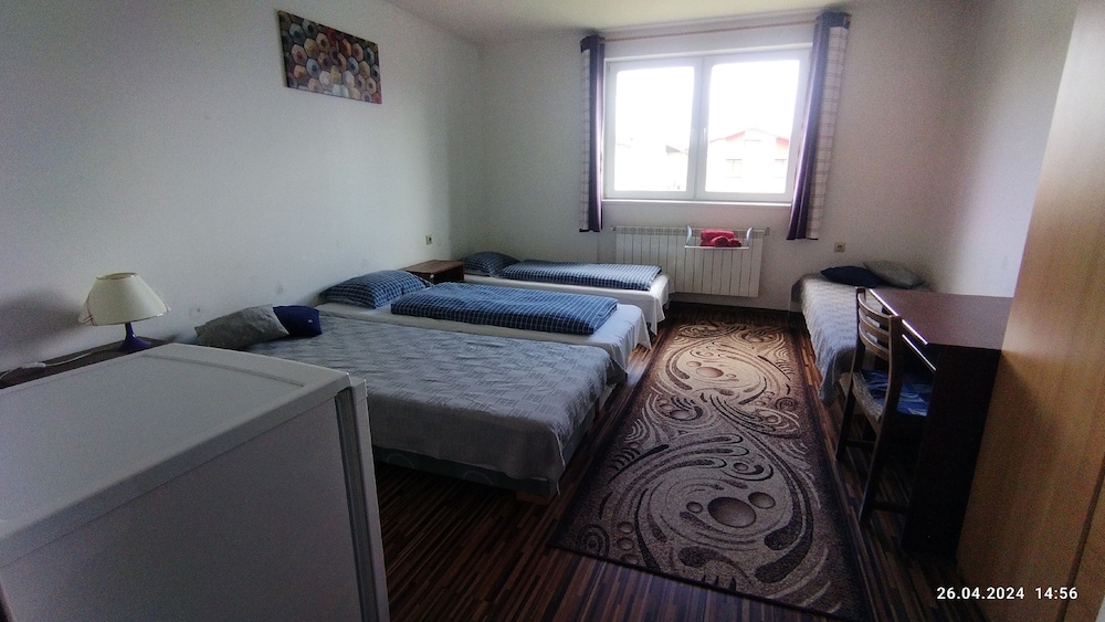 Economy Quadruple Room, Non Smoking, Refrigerator photo 1