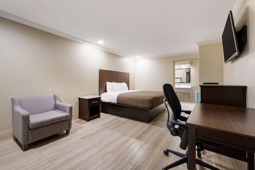 Americas Best Value Inn Houston Heights at I-45, Photo 7