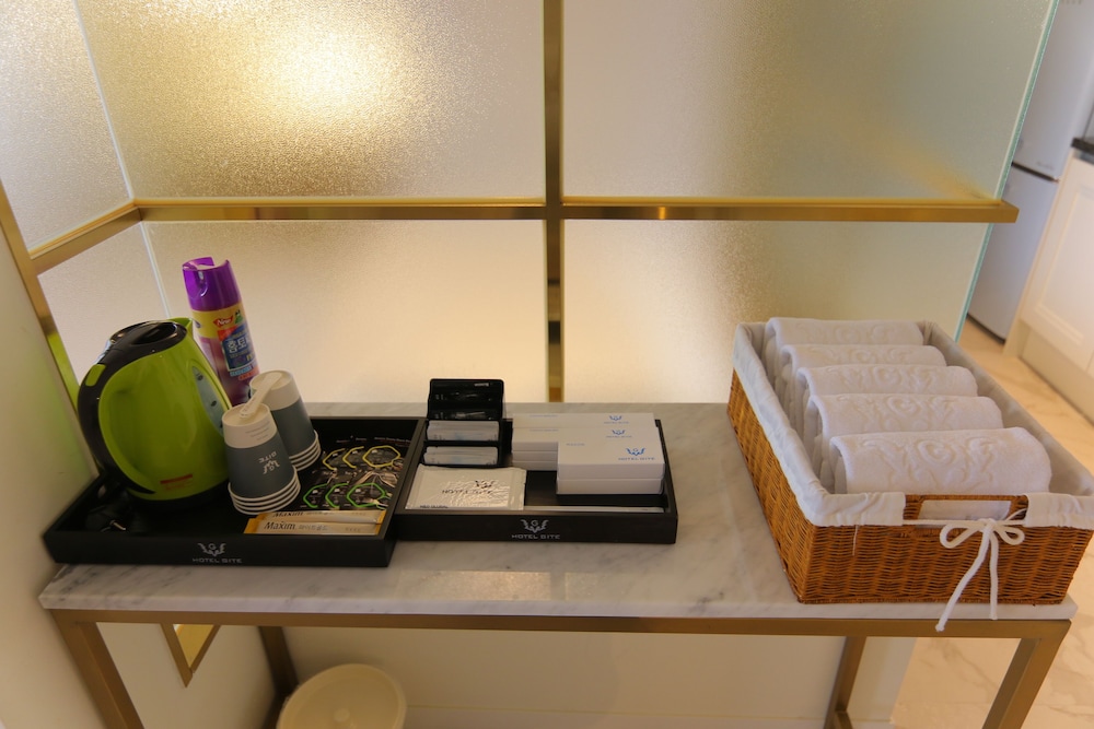 Royal Suite (Private pool fee per night required on spot) - Photo 2