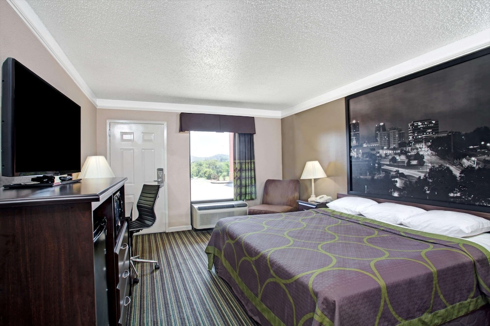 Room, 1 King Bed, Microwave photo 1