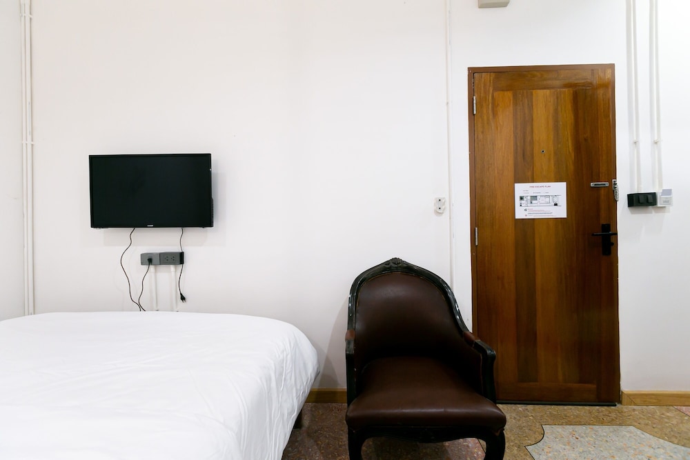 Basic Quadruple Room, No Windows photo 2