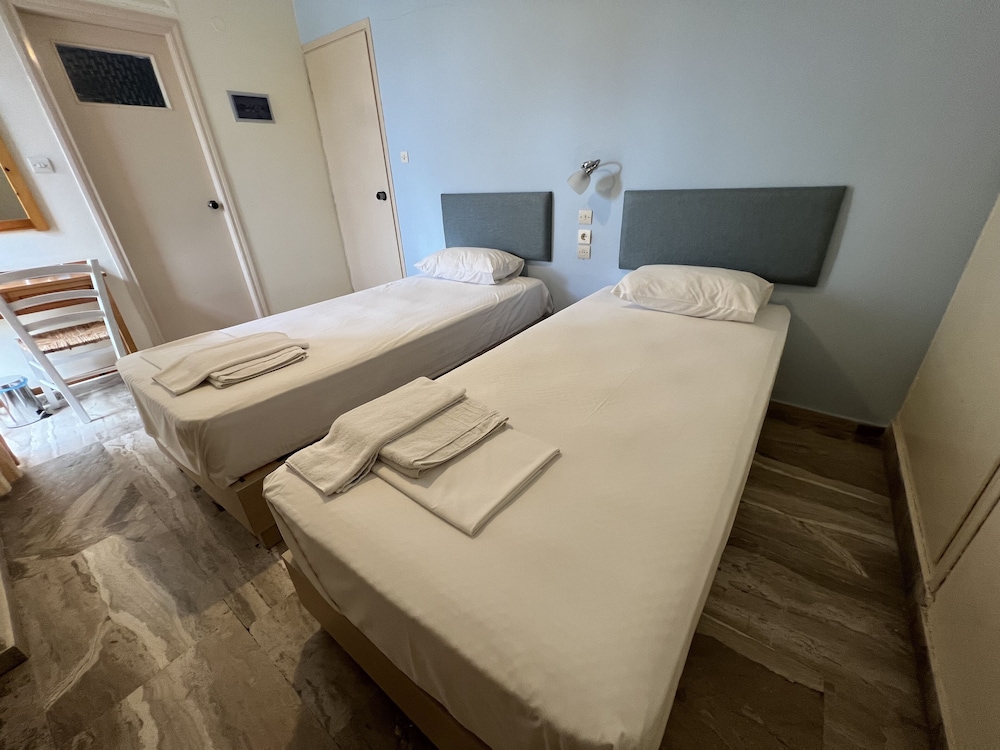 Economy Twin Room photo 1