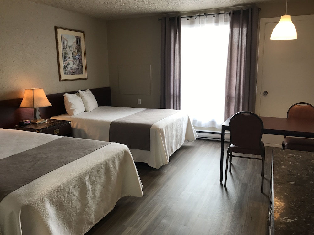 Standard Room, 2 Double Beds photo 2