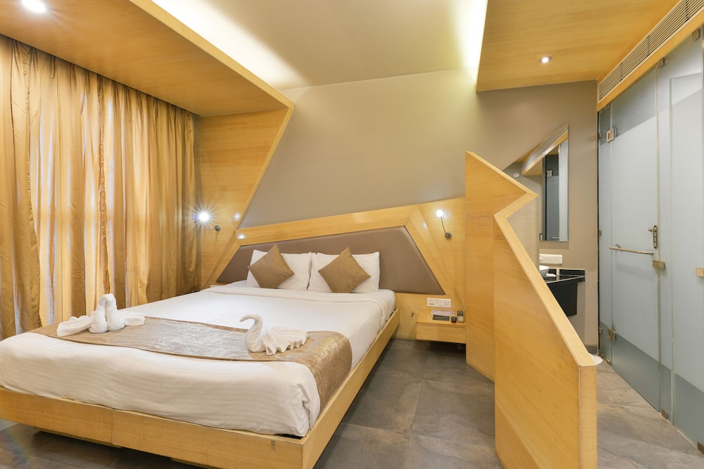 Deluxe Room - Photo 10