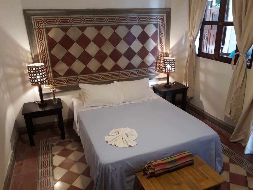Economy Room, 1 Queen Bed, Private Bathroom