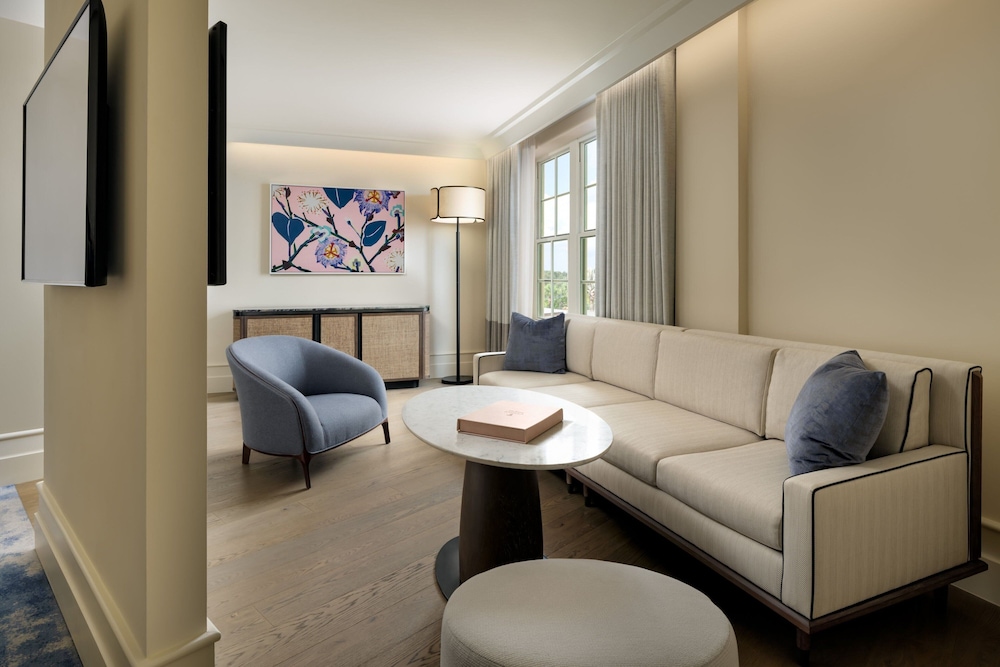 Premium Studio Suite, 1 King Bed, Bay View - Photo 3
