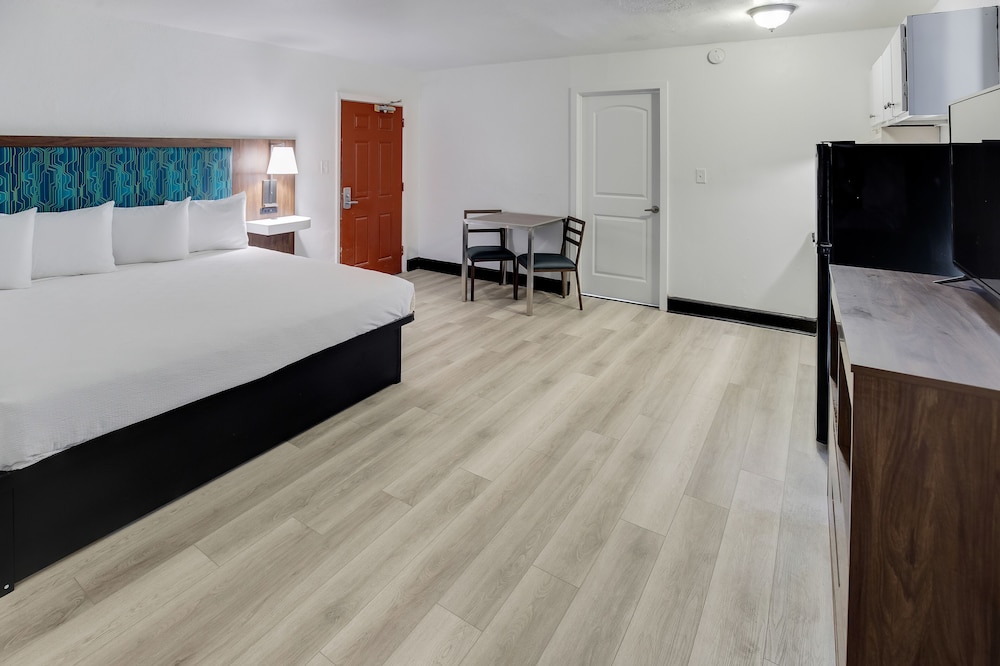 Ocean View Suite, Non Smoking  (Newly Remodeled) - Photo 5