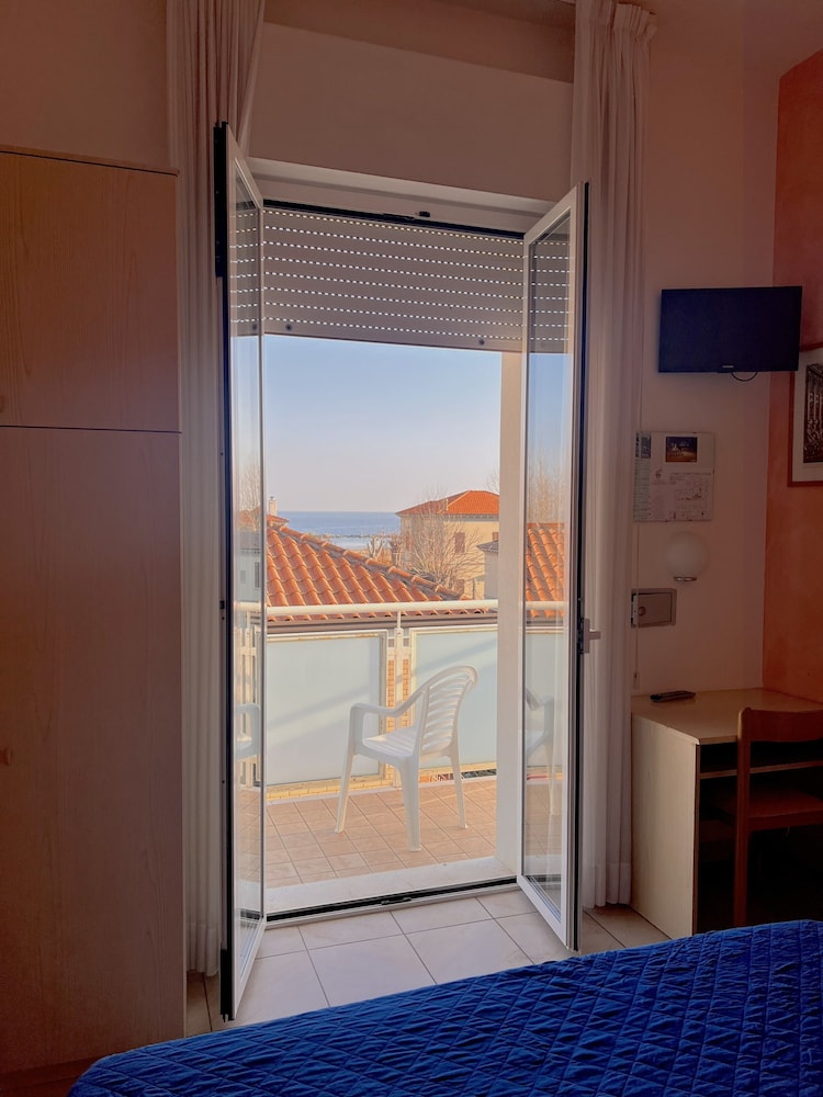 Deluxe Quadruple Room, Sea View photo 1