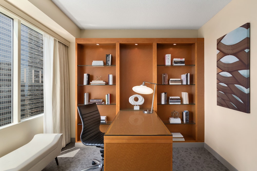 Executive Suite, 1 King Bed, City View - Photo 6