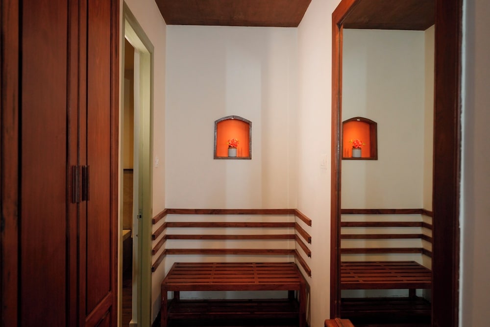 Valley Facing Suite with Bathtub - Photo 20