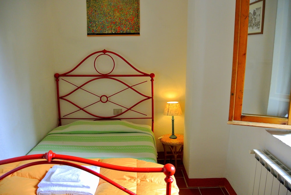 Traditional Apartment photo 3