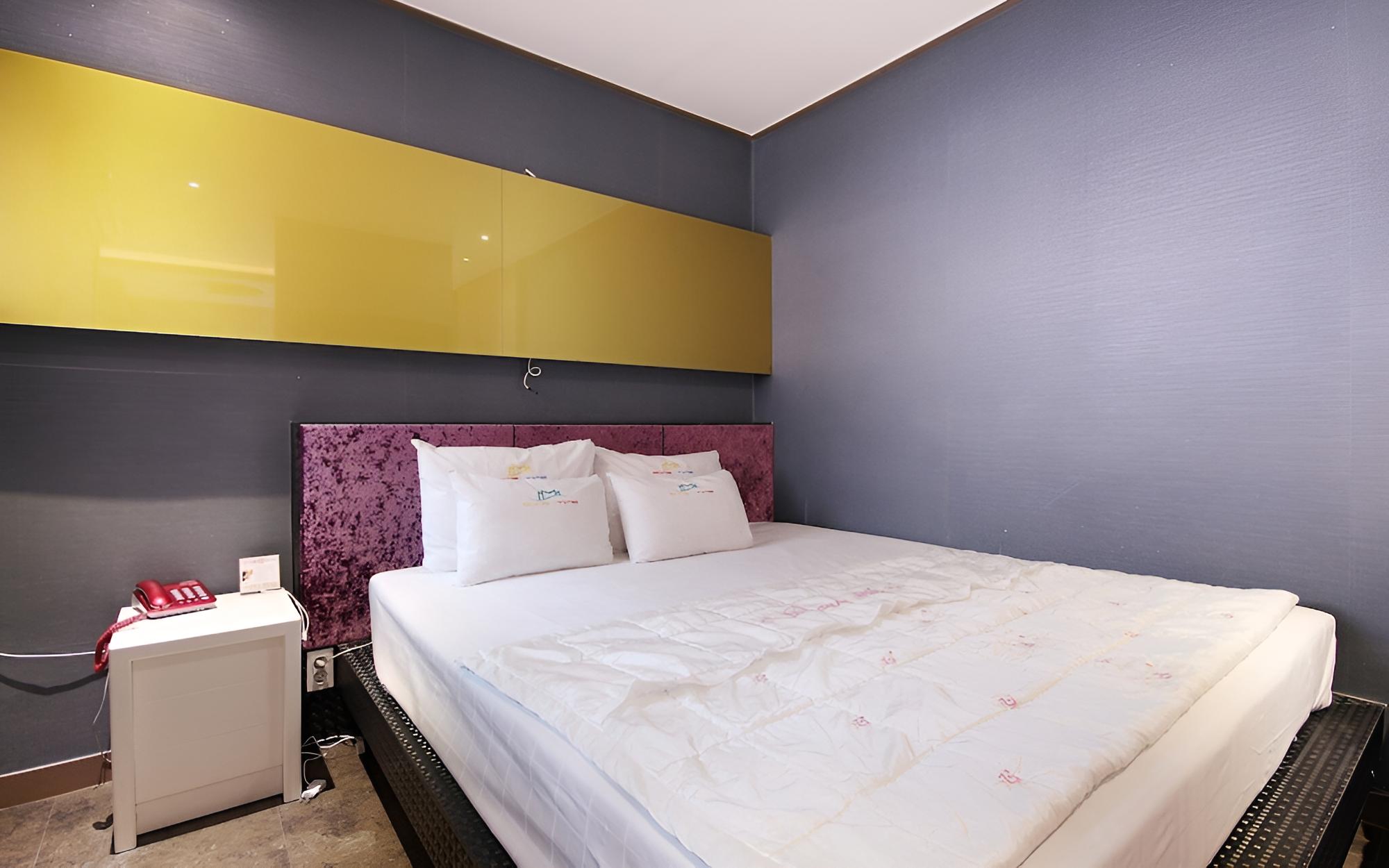 Room (Grand Terrace Room(Netflix Bathtub) () - Photo 9