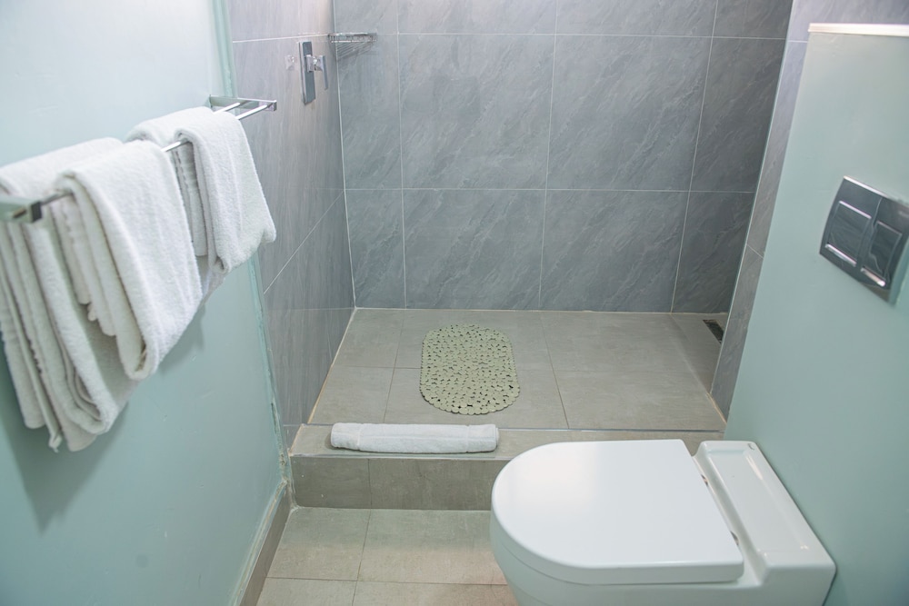 Standard Twin Room - Photo 4