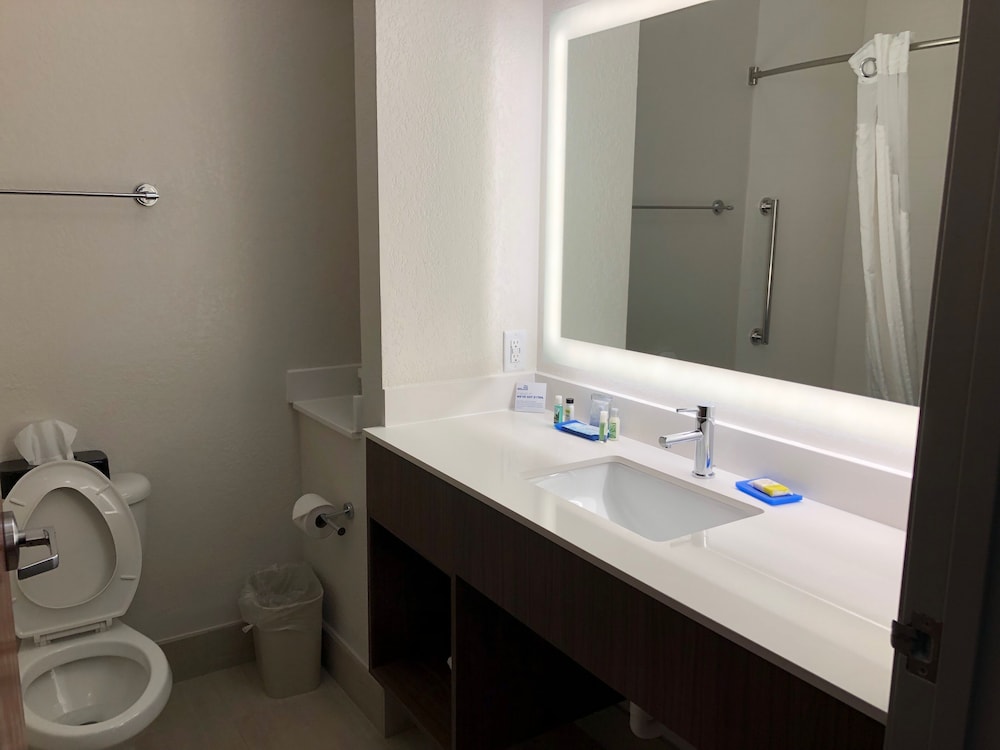 Suite, 2 Queen Beds - Photo 4