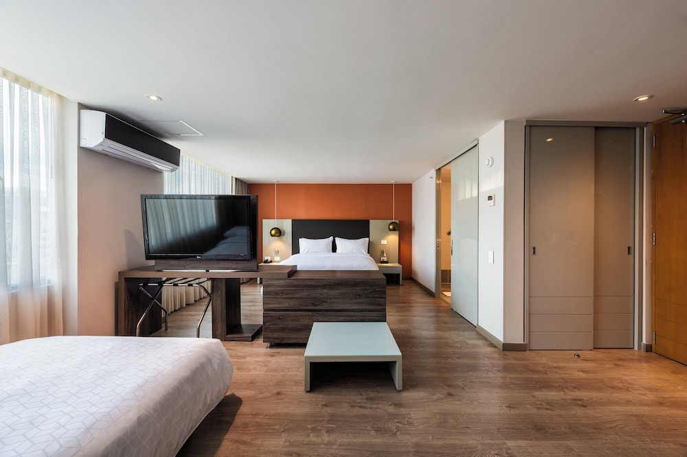 Suite, 1 Queen Bed - Photo 10