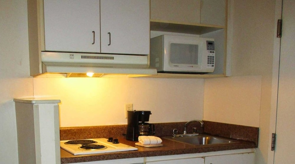 Deluxe Room, 1 Queen Bed, Accessible, Non Smoking - Photo 5