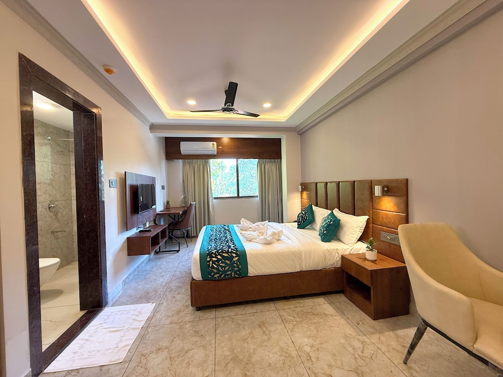 Deluxe Double Room, City View