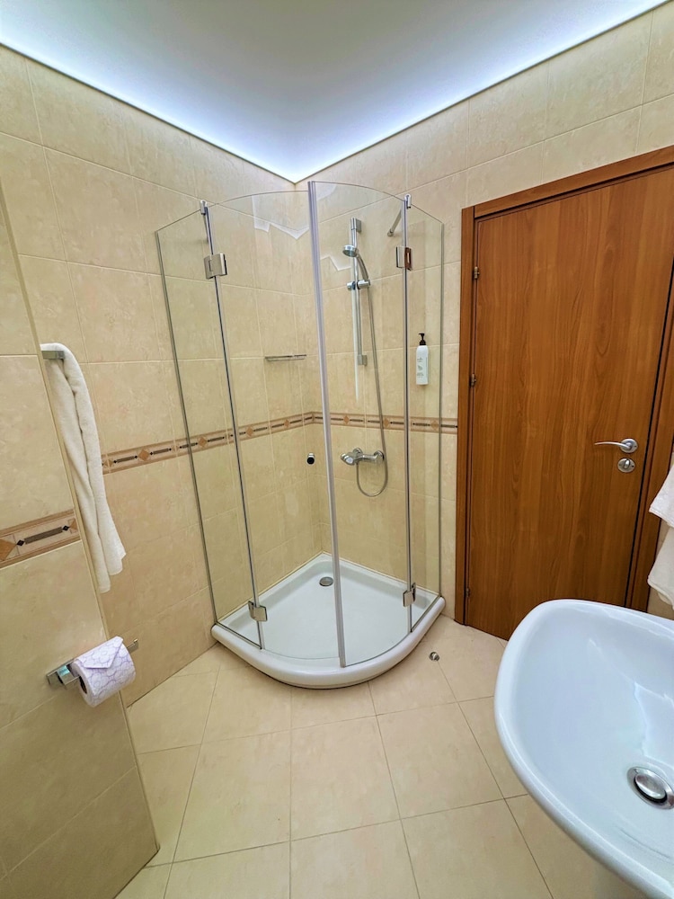 One-Bedroom Apartment - Photo 7