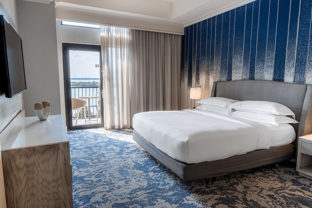 Suite, 1 King Bed, Balcony (High Floor) - Photo 2