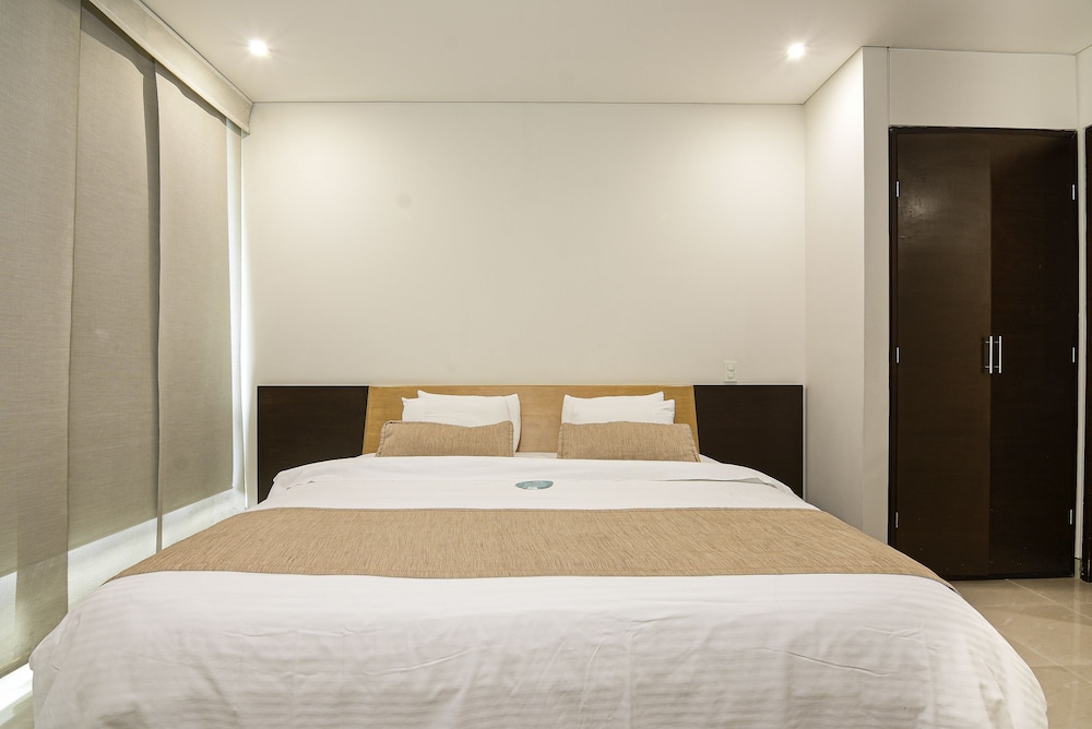Junior Double Room, Jetted Tub - Photo 4
